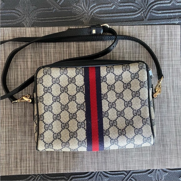 Authentic Gucci Purse *generic insert inside* - Picture 4 of 12